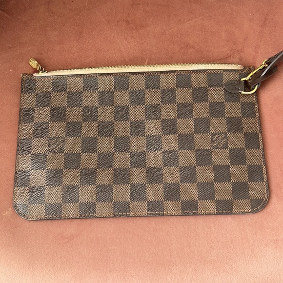 Louis Vuitton wristlet - Picture 6 of 6